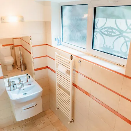 Free Parking Christmas Market Downtown Boutique Garden Unirii * Bucharest